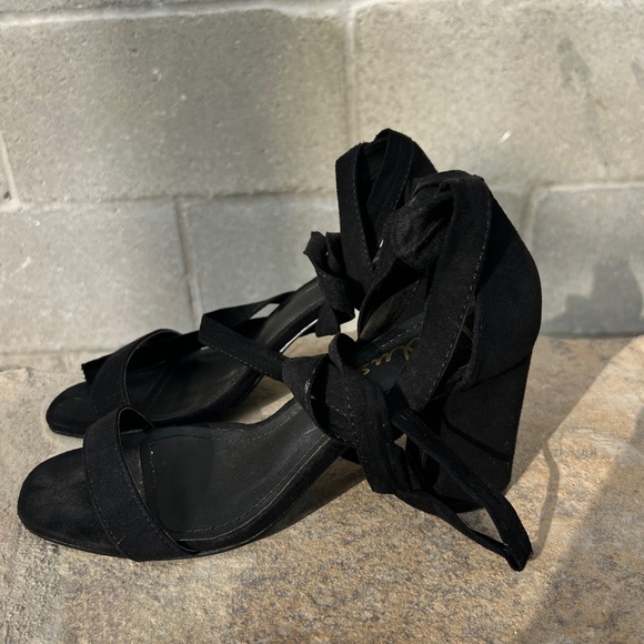 Lulus black open toed heeled sandals 
Size 6.5 - Picture 2 of 4